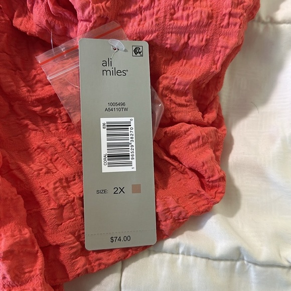 Ali Miles Red Oversized Ruched Tunic. 2X - Picture 6 of 9